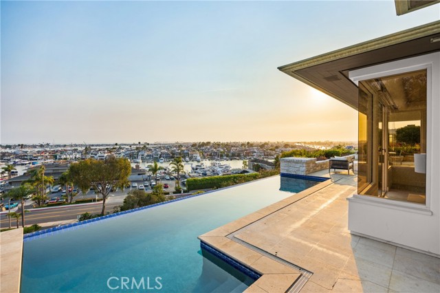 1535 Dolphin Terrace, Corona del Mar CA: https://media.crmls.org/medias/5ca99b28-3490-495a-b51d-796540aca5cd.jpg