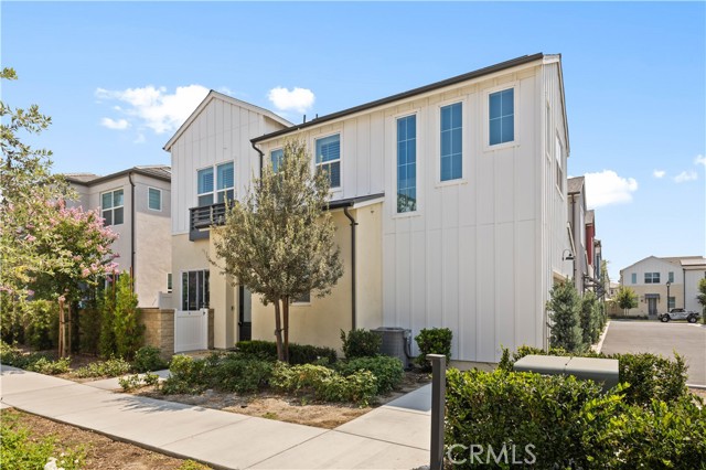 Detail Gallery Image 2 of 47 For 4440 S Forsyth Paseo, Ontario,  CA 91762 - 3 Beds | 2/1 Baths