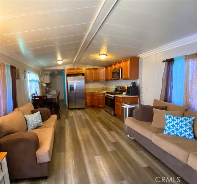 Detail Gallery Image 4 of 17 For 850 W Mission Blvd #B21,  Ontario,  CA 91762 - 2 Beds | 2 Baths