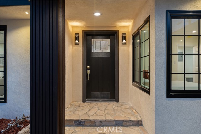 Detail Gallery Image 7 of 55 For 6539 Noble Avenue, Van Nuys,  CA 91411 - 4 Beds | 4 Baths