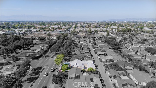Detail Gallery Image 4 of 75 For 12748 Paramount Bld, Downey,  CA 90242 - 6 Beds | 3 Baths