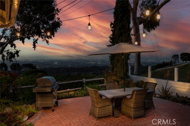 26206 Grayslake Road, Rancho Palos Verdes, California 90275, 4 Bedrooms Bedrooms, ,2 BathroomsBathrooms,Residential,Sold,Grayslake,SB22078897