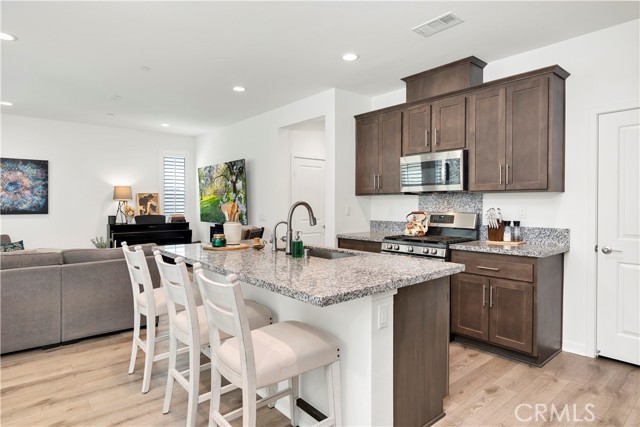 Detail Gallery Image 11 of 66 For 32613 Brunello Way, Temecula,  CA 92591 - 4 Beds | 3 Baths