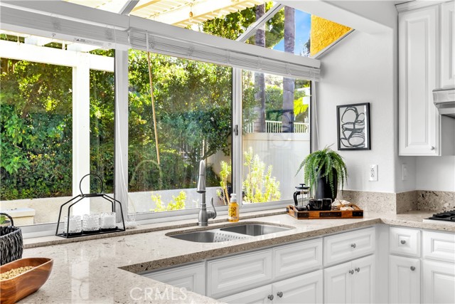 Detail Gallery Image 12 of 36 For 24 Sandbridge, Aliso Viejo,  CA 92656 - 4 Beds | 2/1 Baths