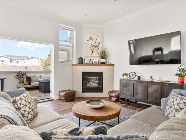 Detail Gallery Image 2 of 32 For 3506 Blossom Ln #C,  Redondo Beach,  CA 90278 - 3 Beds | 2/1 Baths