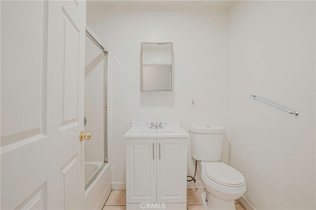 https://media.crmls.org/medias/5cae746d-4a23-4346-9263-c06c0919bef3.jpg?preset=X-Large