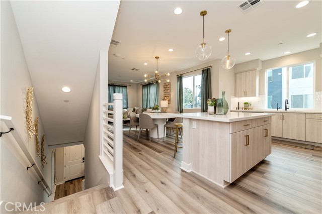 Detail Gallery Image 6 of 27 For 824 S Harbor Blvd, Santa Ana,  CA 92704 - 4 Beds | 3 Baths