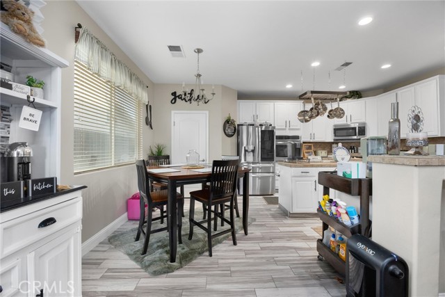 11113 Cypress Falls Avenue, Bakersfield CA: https://media.crmls.org/medias/5cb01131-6f6e-49b0-b7be-79e319f8c11a.jpg