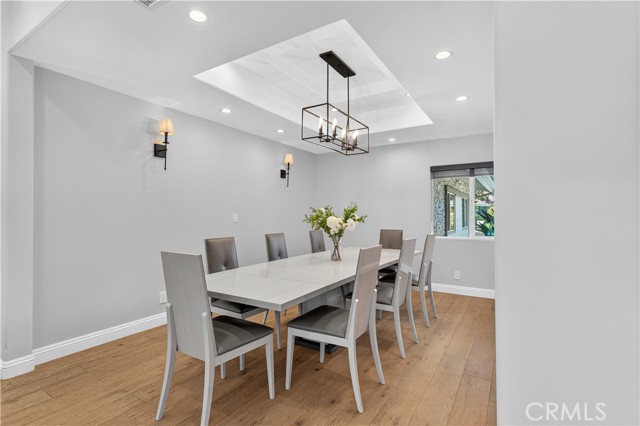 5274 Crebs Avenue, Tarzana CA: https://media.crmls.org/medias/5cb01a12-ca74-4ff1-b4e5-99624492eb51.jpg