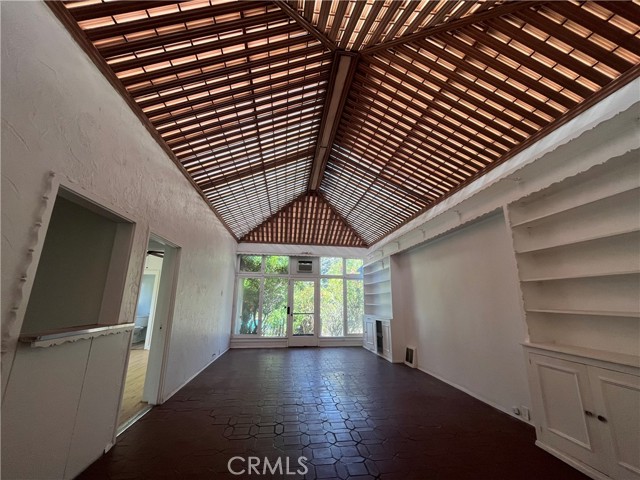 Detail Gallery Image 9 of 21 For 624 N Roxbury Dr, Beverly Hills,  CA 90210 - 4 Beds | 4 Baths
