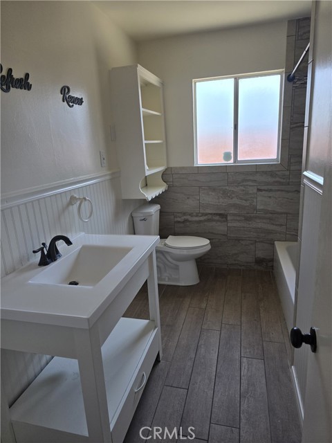 Detail Gallery Image 8 of 14 For 560 Hart St, Hemet,  CA 92543 - 3 Beds | 2/1 Baths