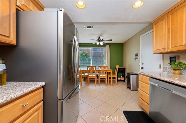 Detail Gallery Image 10 of 31 For 1932 E Yale St #B,  Ontario,  CA 91764 - 3 Beds | 1/1 Baths
