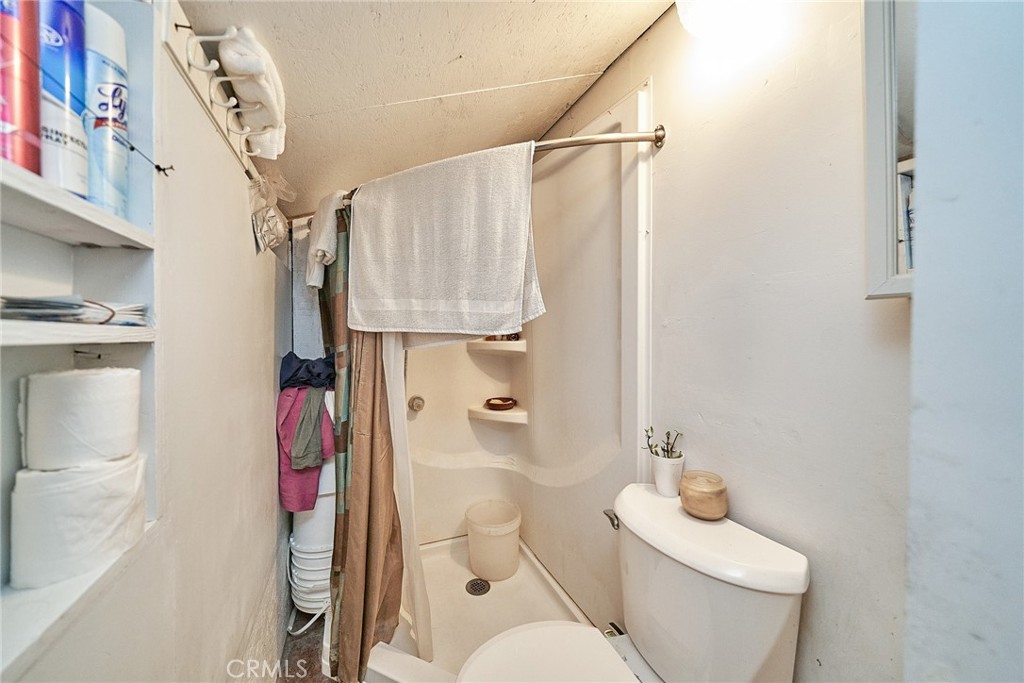 https://media.crmls.org/medias/5cb0db5c-c501-453f-9d65-bee8bd805da4.jpg?preset=X-Large