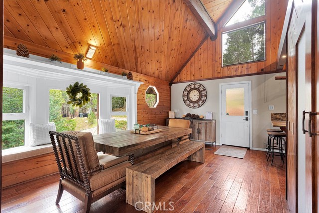 825 Grass Valley Road, Lake Arrowhead CA: https://media.crmls.org/medias/5cb111ac-bf0a-48e0-952a-659ae39e8fd5.jpg