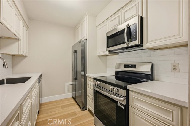 Detail Gallery Image 12 of 46 For 3310 Raintree, Culver City,  CA 90230 - 2 Beds | 2 Baths