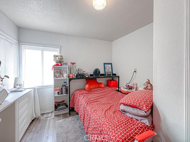 3915 E 11th Street, Long Beach CA: https://media.crmls.org/medias/5cb391ec-c5f7-4c82-9030-a752e05fe0a0.jpg