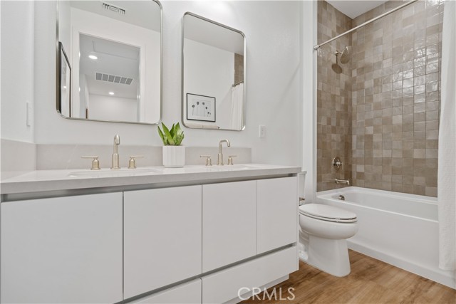 Detail Gallery Image 7 of 14 For 2378 Channel Dr #104,  Ventura,  CA 93003 - 3 Beds | 2/1 Baths