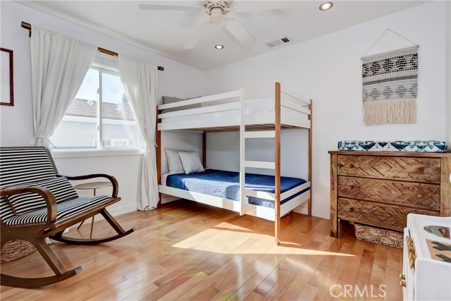 662 Rosecrans Avenue, Manhattan Beach, California 90266, 2 Bedrooms Bedrooms, ,1 BathroomBathrooms,Residential,Sold,Rosecrans,PW21211471