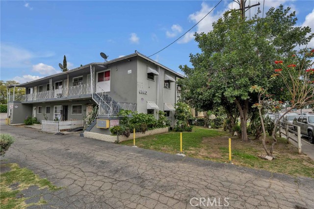 6862 Hazeltine Avenue, Van Nuys CA: https://media.crmls.org/medias/5cb406c5-f974-4848-9e2c-38dc8d4b4f06.jpg