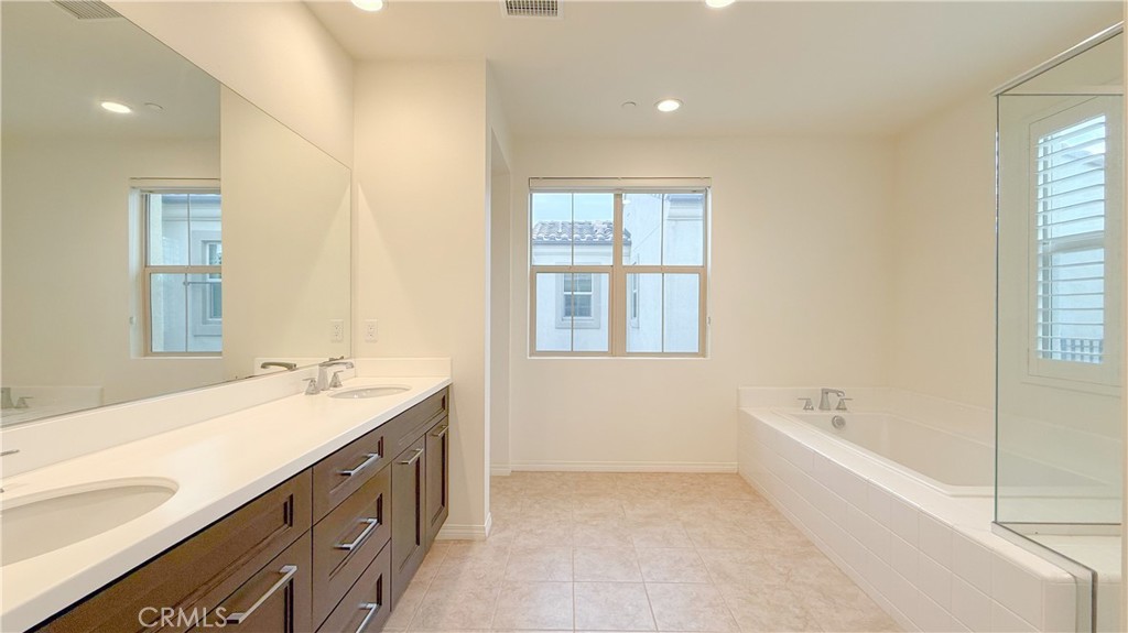 MLS #OC25272097 image #25