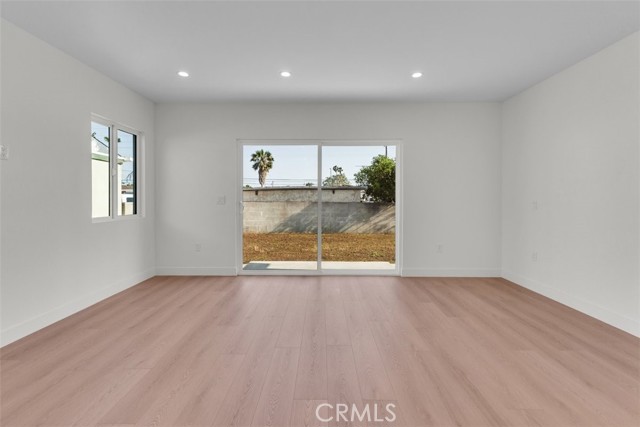 11240 Lull Street, Sun Valley CA: https://media.crmls.org/medias/5cb4adca-b692-448e-8b06-21762f6f5da7.jpg