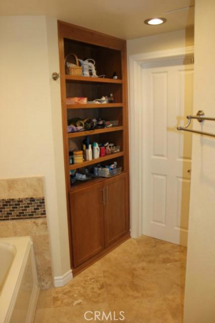 140 The Village, Redondo Beach, California 90277, 1 Bedroom Bedrooms, ,1 BathroomBathrooms,Residential,Sold,The Village,SB14184276