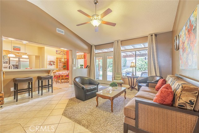 Detail Gallery Image 13 of 48 For 42255 Round Hill Dr, Lancaster,  CA 93536 - 4 Beds | 2/1 Baths