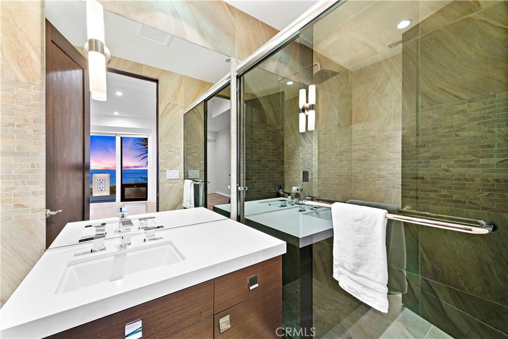 5cb93c8a Cc7c 47b1 B210 A11dc3b1b4a6