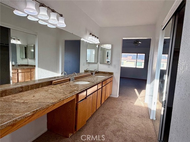 Detail Gallery Image 13 of 23 For 37509 Royal Ct, Palmdale,  CA 93552 - 4 Beds | 3 Baths