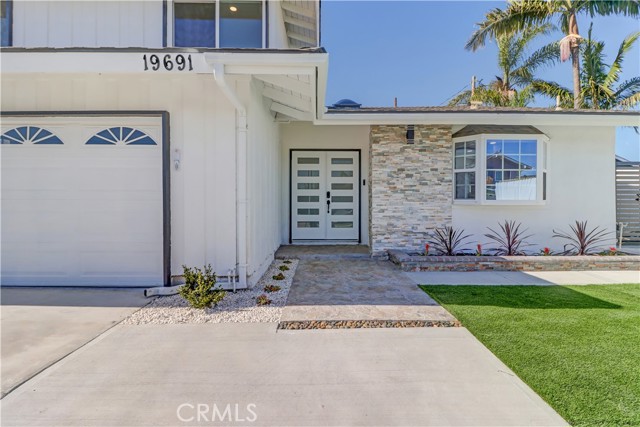 Detail Gallery Image 5 of 63 For 19691 Canberra Ln, Huntington Beach,  CA 92646 - 5 Beds | 3 Baths