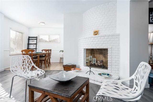 Detail Gallery Image 5 of 60 For 14027 Wyandotte St, Van Nuys,  CA 91405 - 4 Beds | 4 Baths