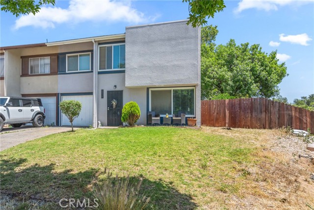 6858 John Dr, Jurupa Valley CA: https://media.crmls.org/medias/5cbb25b3-567c-46e4-9602-c1e98a9cfe57.jpg