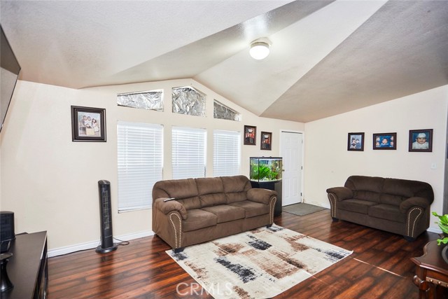 Detail Gallery Image 12 of 37 For 11025 Locust Ave, Lucerne Valley,  CA 92356 - 3 Beds | 2 Baths