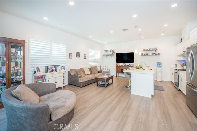 Detail Gallery Image 4 of 45 For 4460 S Forsyth Paseo, Ontario,  CA 91762 - 3 Beds | 2/1 Baths