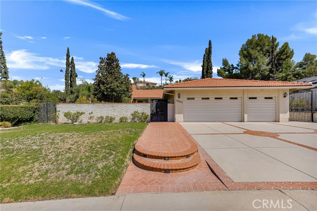 Detail Gallery Image 1 of 37 For 19933 Hiawatha St, Chatsworth,  CA 91311 - 5 Beds | 2/1 Baths