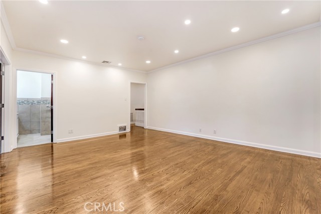 816 S Longwood, Los Angeles CA: https://media.crmls.org/medias/5cbd4210-4488-4902-9250-1d413724d0c8.jpg