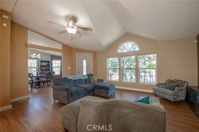 34689 Whispering Springs Lane, Tollhouse CA: https://media.crmls.org/medias/5cbe3b12-2049-494c-b6c2-f542a44eb656.jpg