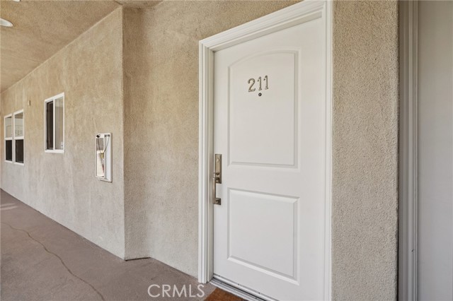 15206 Burbank Boulevard, Sherman Oaks CA: https://media.crmls.org/medias/5cbe5022-601a-4604-880a-ebee53753ea3.jpg