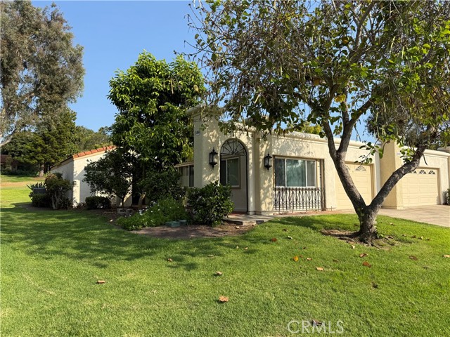 5460 Paseo Del Lago E, Laguna Woods CA: https://media.crmls.org/medias/5cbe5710-6b0a-4775-b998-a910c8039d12.jpg