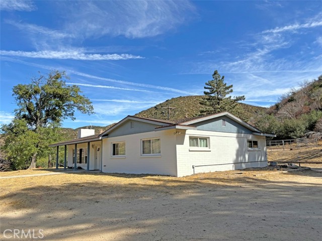 Detail Gallery Image 5 of 43 For 42930 Lake Hughes Rd, Lake Hughes,  CA 93532 - 5 Beds | 4 Baths