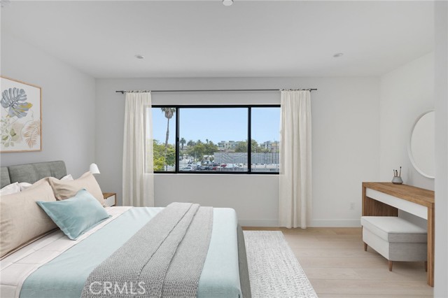 1334 9th Street, Santa Monica CA: https://media.crmls.org/medias/5cc1467c-6873-44bd-bfd4-468cadc62ef4.jpg