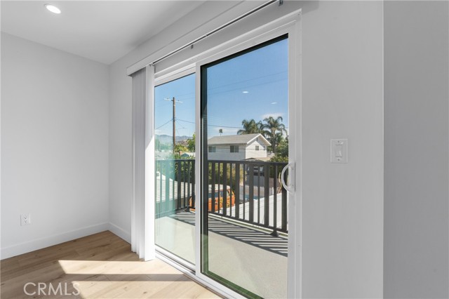 Detail Gallery Image 11 of 20 For 11140 Woodley Ave #1/2,  Granada Hills,  CA 91344 - 3 Beds | 2 Baths