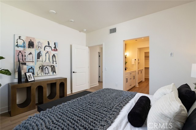 414 Main Street, Huntington Beach CA: https://media.crmls.org/medias/5cc1ab79-d08e-44f5-98f8-b9f8e692d828.jpg