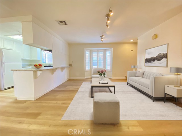 Detail Gallery Image 2 of 4 For 329 Genoa St #C,  Monrovia,  CA 91016 - 3 Beds | 3 Baths