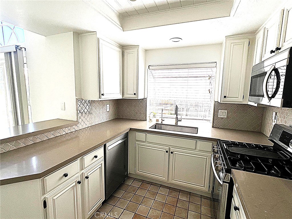 5146 Maplewood - photo 6