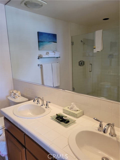 68 Playa Azul, Avalon CA: https://media.crmls.org/medias/5cc3123a-67d2-4440-9597-c12ee9b1313f.jpg
