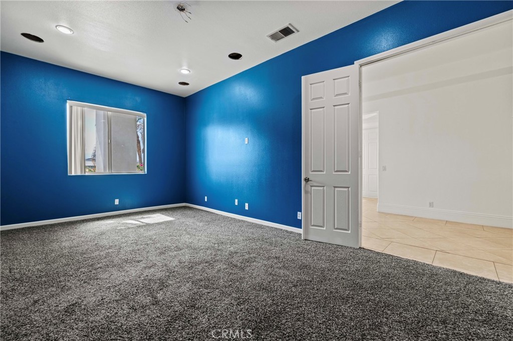 https://media.crmls.org/medias/5cc32ddf-47a3-48db-a085-ad9d6cf5f362.jpg?preset=X-Large