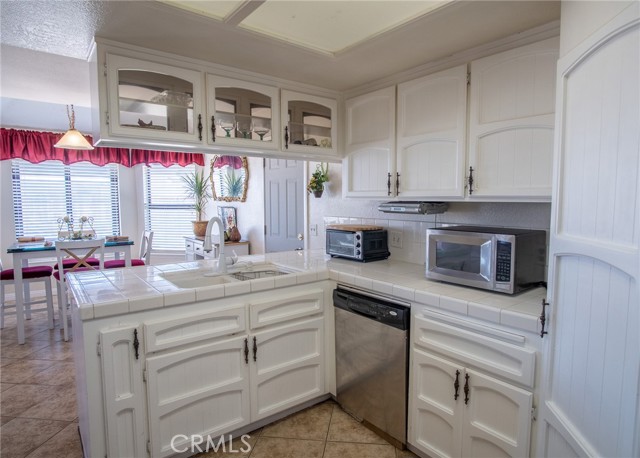 Detail Gallery Image 8 of 22 For 13102 El Rio Rd, Victorville,  CA 92392 - 3 Beds | 2 Baths