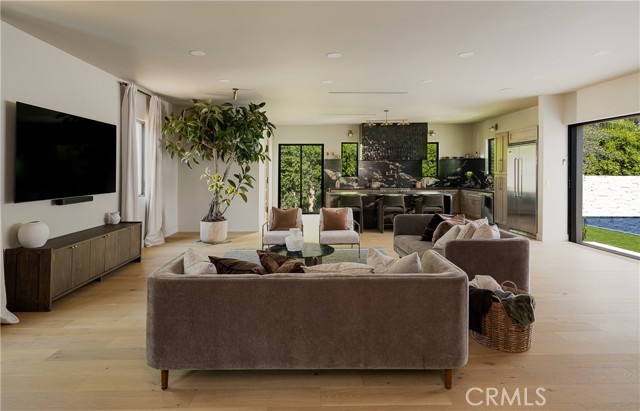 Detail Gallery Image 5 of 65 For 15719 Hartsook St, Encino,  CA 91436 - 4 Beds | 4/1 Baths