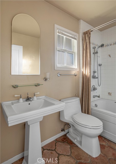 1575 La Venta Drive, Westlake Village CA: https://media.crmls.org/medias/5cc47d4f-b04a-469a-a76c-02dbd2b5b87d.jpg